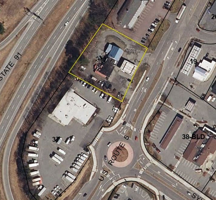 1049 N Main St