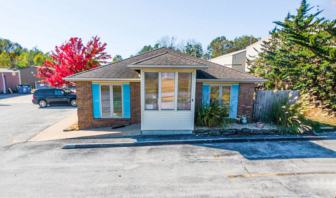 2,000 SF Warehouse For Lease near Scenic & Walnut Lawn