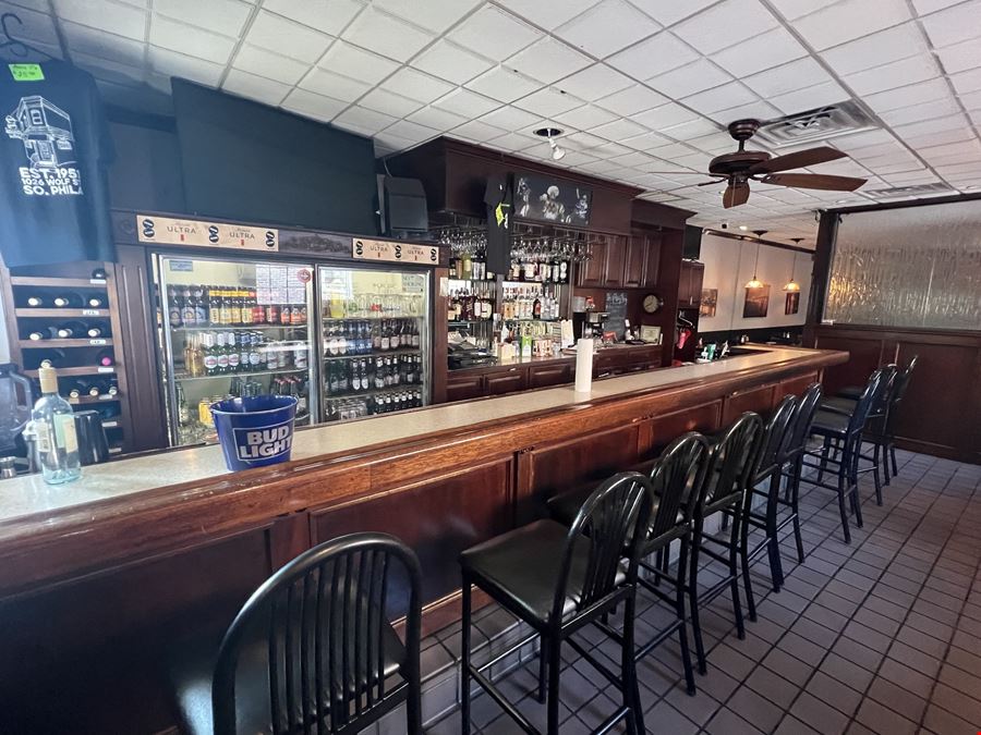 1,920 SF | Turn-Key Bar / Restaurant Building with Liquor License for Sale | 1026 Wolf Street