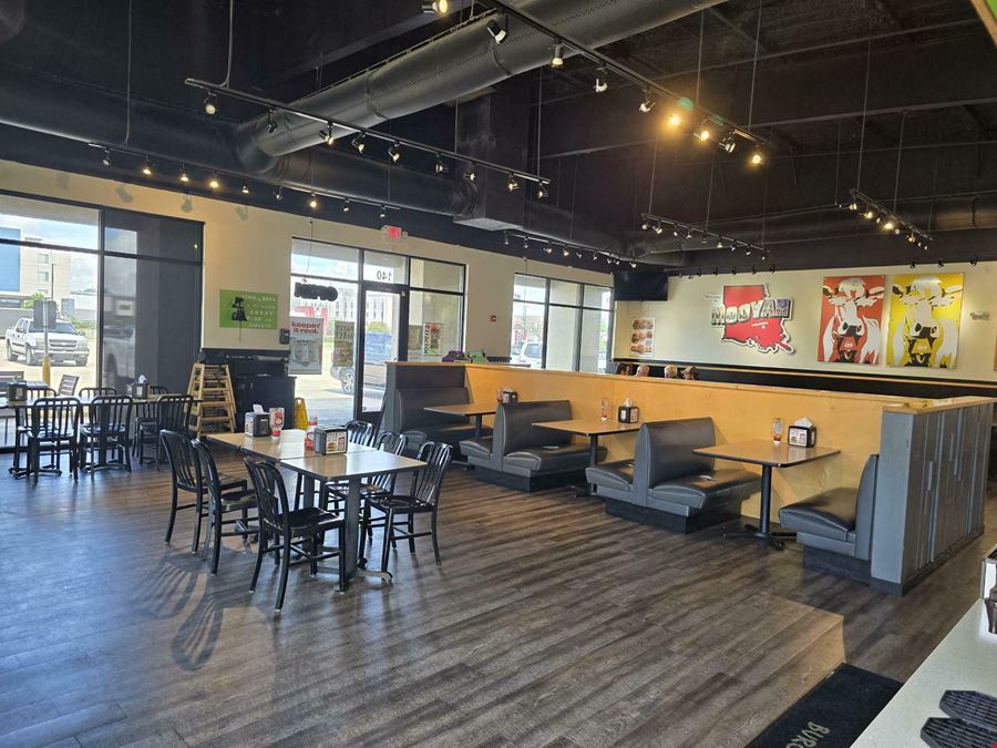 Retail Space Available for Sub-Lease in Cabela's Shopping Area