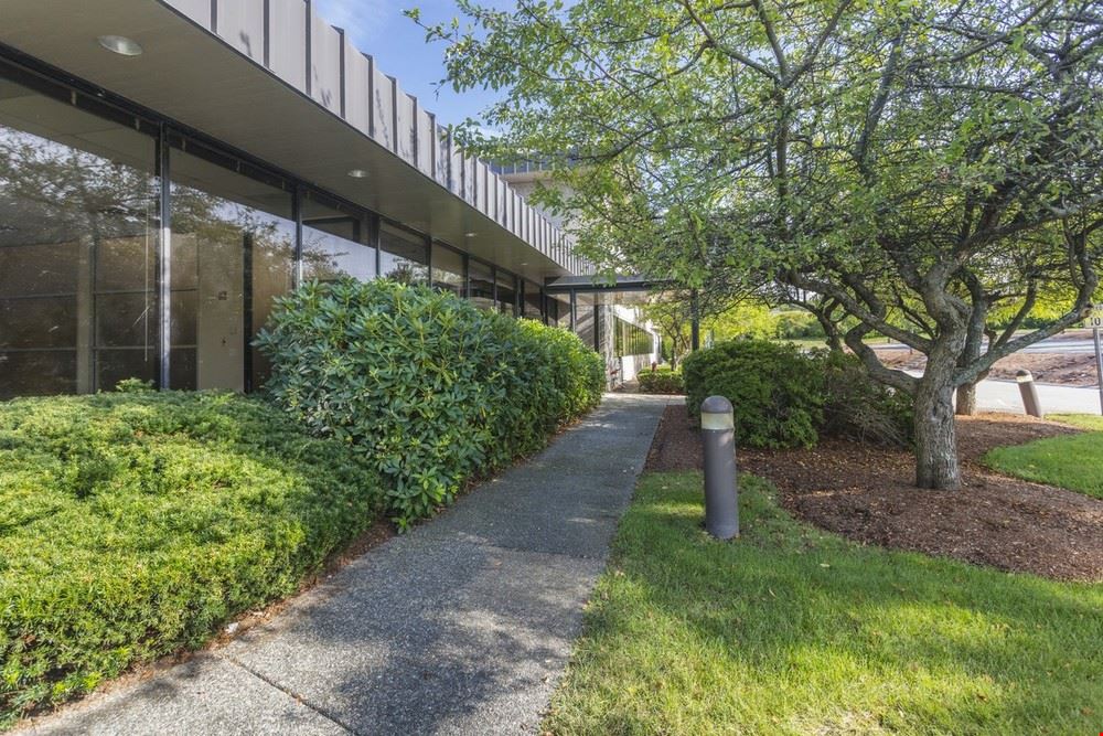2 Omni Way