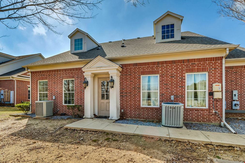 109 River Oaks 