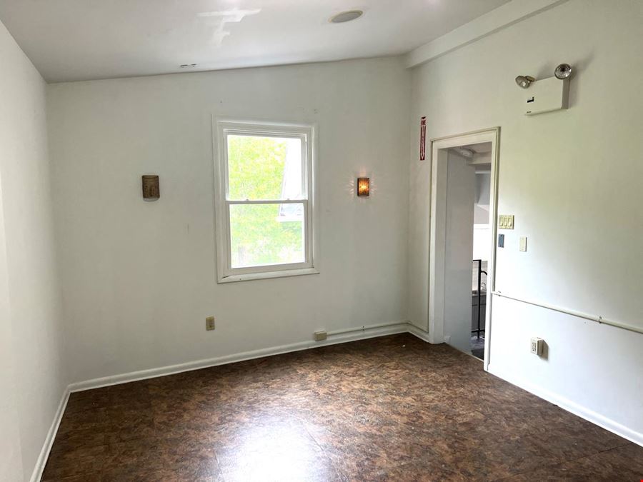 733 Montgomery Ave