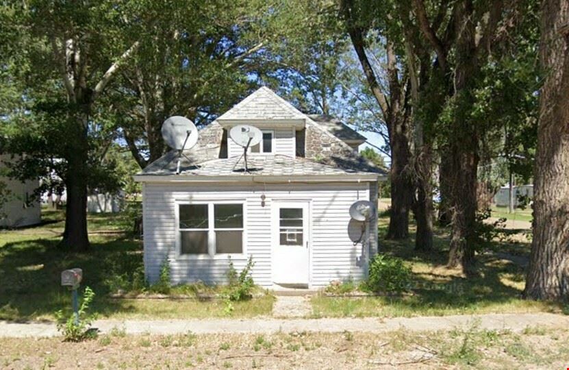 203 Nolan Ave W