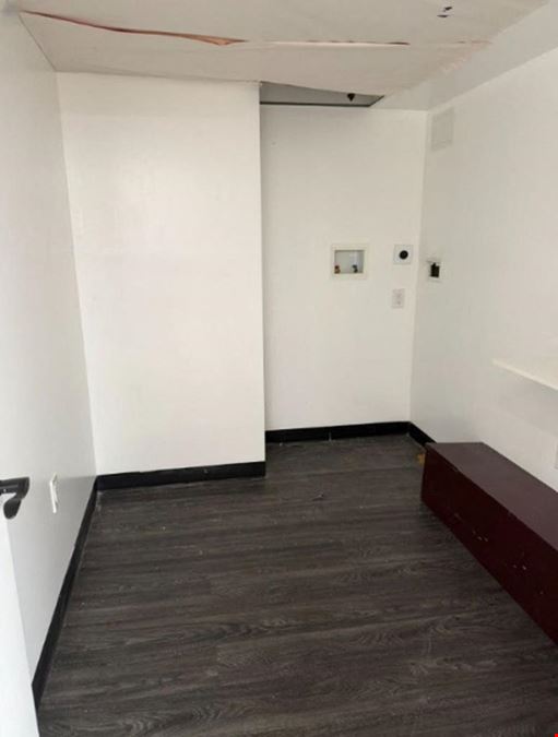 Spacious Restaurant Salon Pharmacy Retail Store Off Main Street Lease