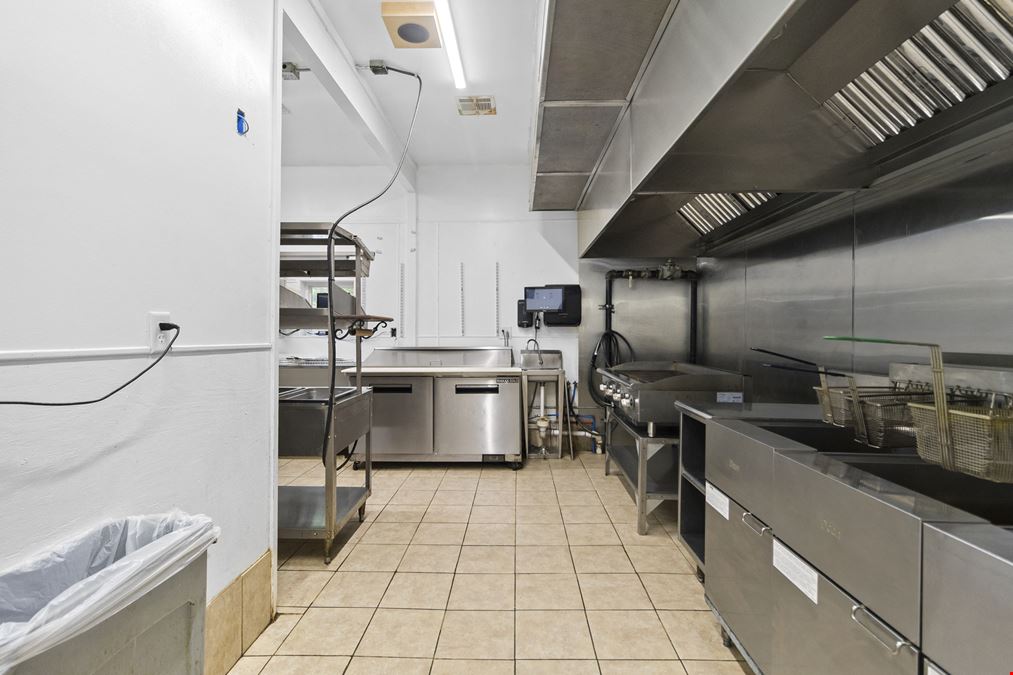 Fully Equipped Second-Generation Restaurant For Sale • High Traffic • Prime Huntsville Location