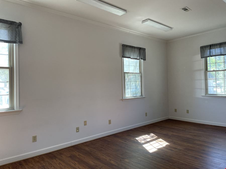 8979 Pocahontas Trail