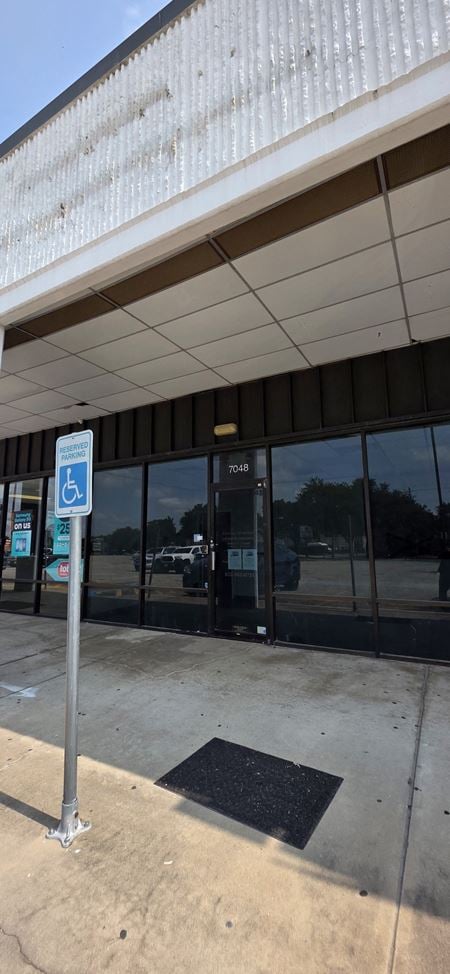 Preview of Retail space for Rent at 7048 Bissonnet Street
