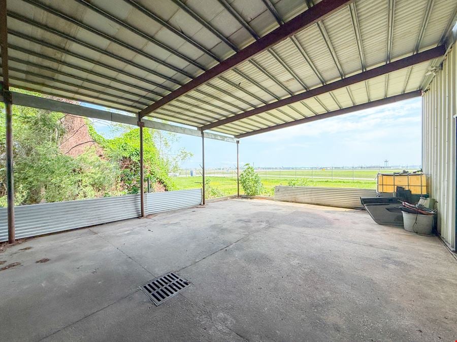 MSY Adjacent Office/Warehouse with Covered Rear Area