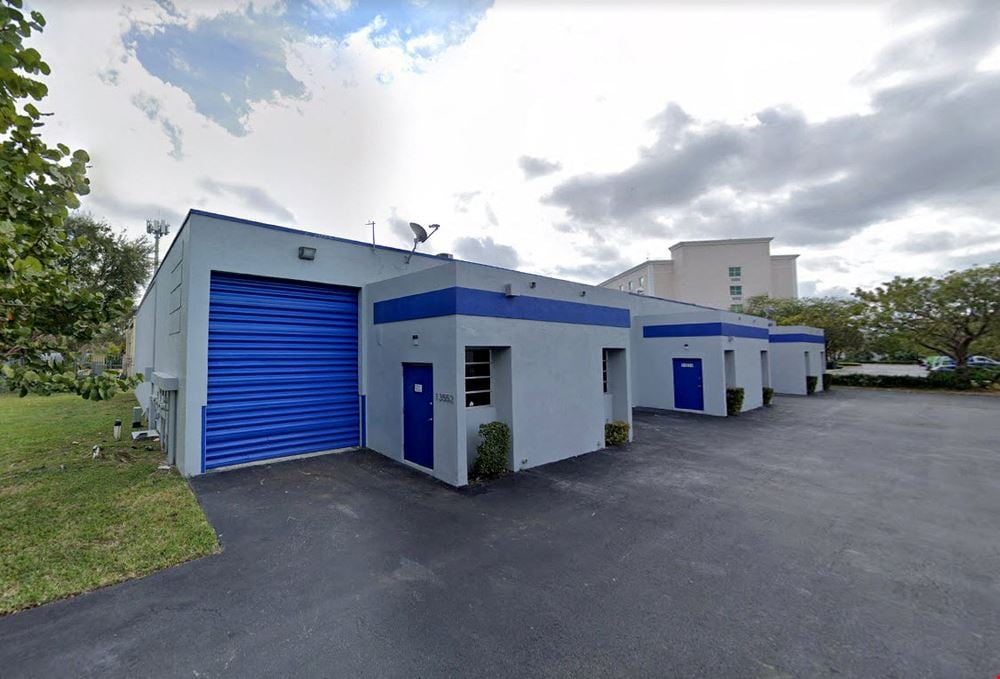 Kendall-Tamiami Warehouses Near Miami Executive Airport