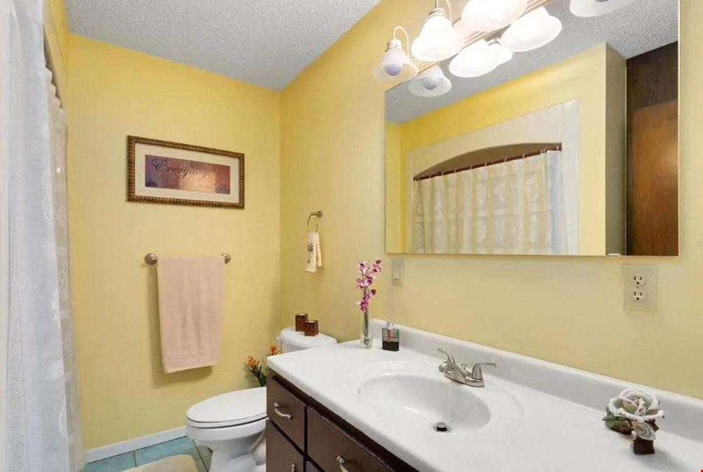 5-Unit Quadplex + Laundromat Income Property