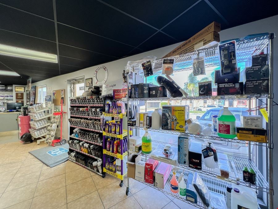 ±3,719 SF Retail / Warehouse Near Veterans Memorial Blvd