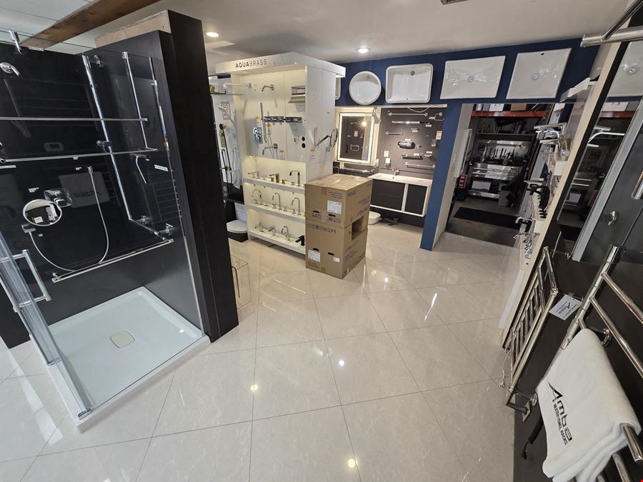 Freestanding Retail / Showroom Bldg