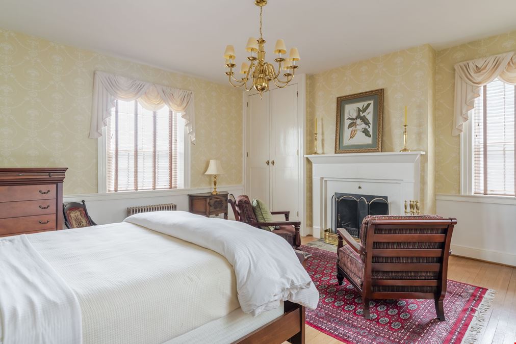 HISTORIC HOME WITH BOUTIQUE BED & BREAKFAST POTENTIAL