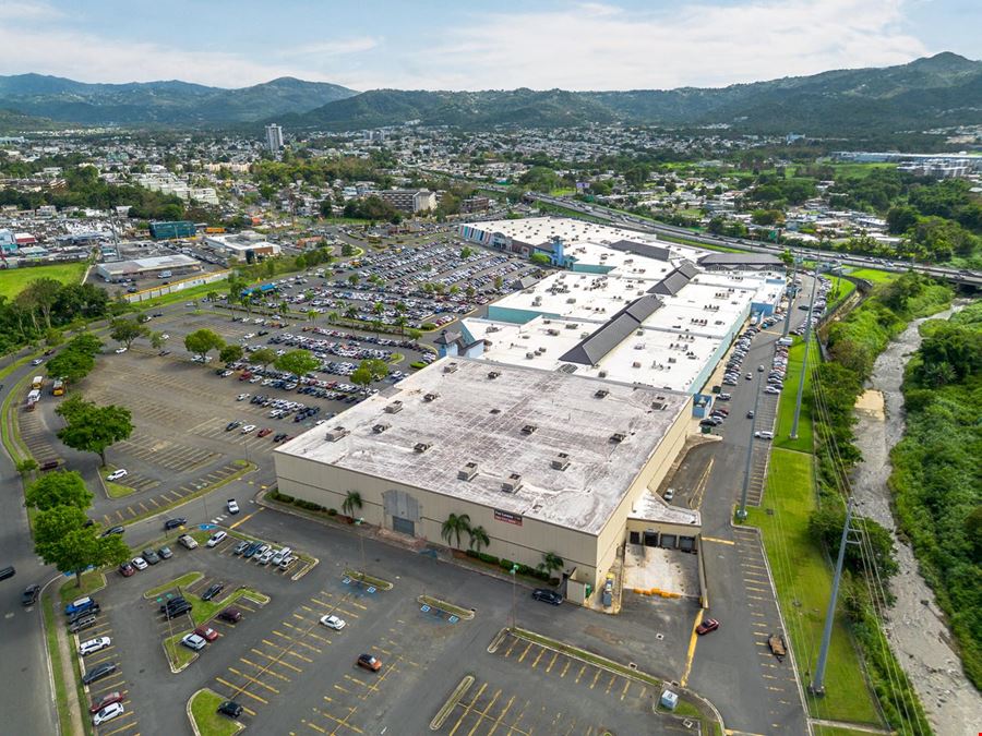 Retail Mixed Use in Shop at Caguas