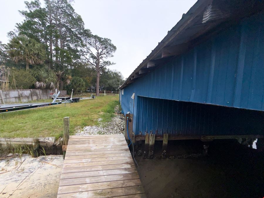 Waterfront Commercial Opportunity| 4,992 SF |