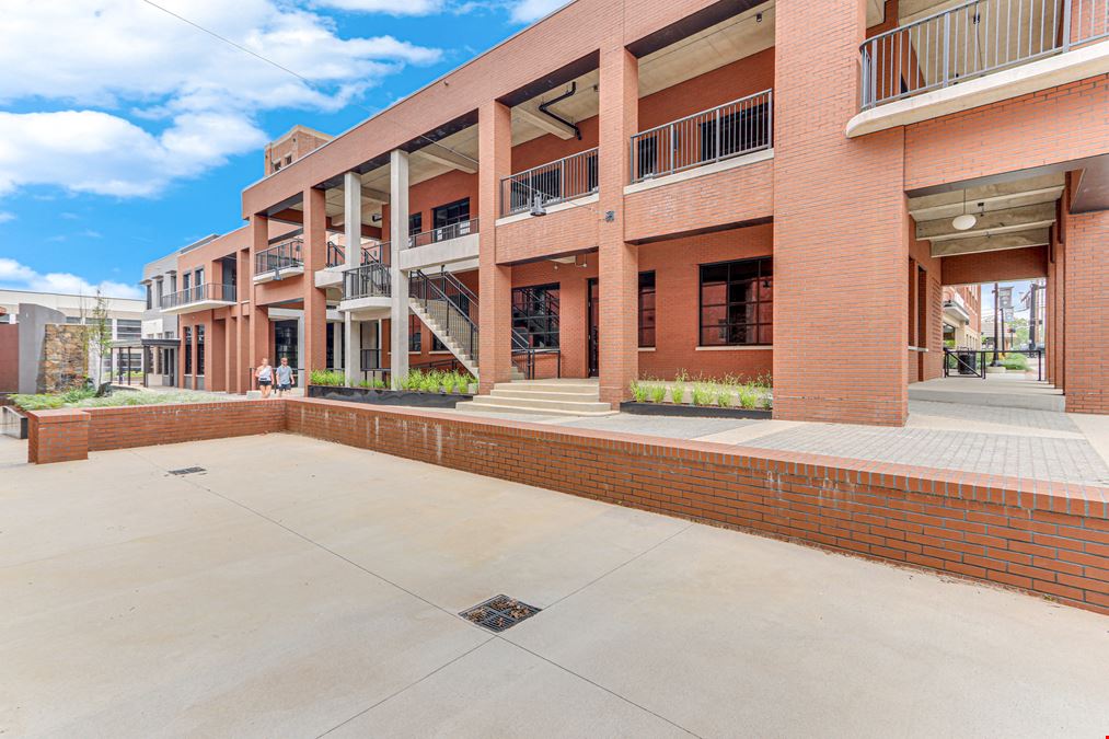 OFFICE/RETAIL BUILDING FOR LEASE