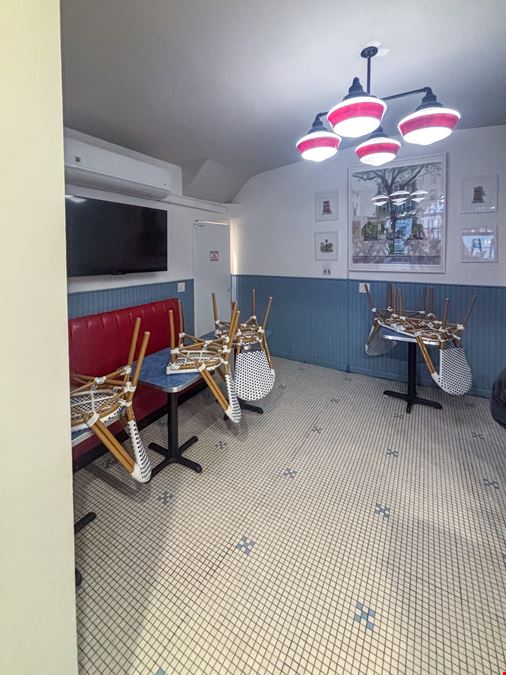 500 SF | 558 Driggs Avenue | Built Out Restaurant/Retail Space for Lease
