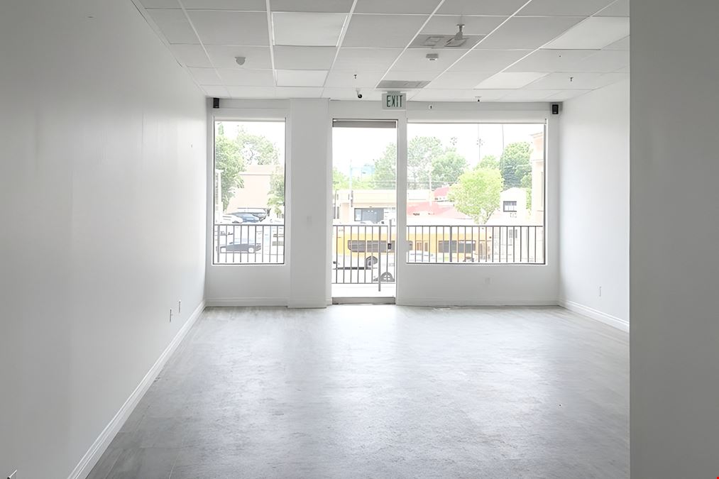 RETAIL/CREATIVE OFFICE AVAILABLE | Venice + Western
