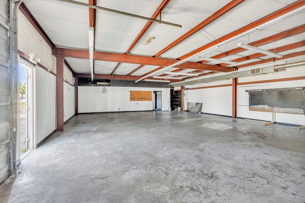 Retail/Warehouse Commercial Building