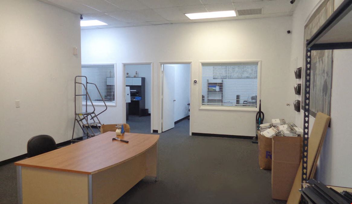 3,198 SQFT Office/warehouse drive-in door