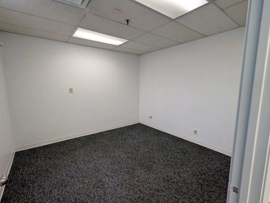 55 QUEENS PLATE DR UNIT 5