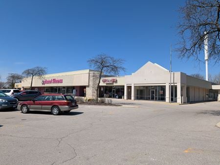 Preview of Retail space for Rent at 875-901 East Geneva Road