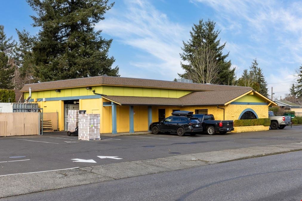 3137-3139 & 3211 NE 82nd Ave