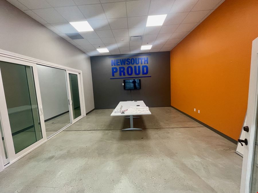 Retail Showroom / Warehouse