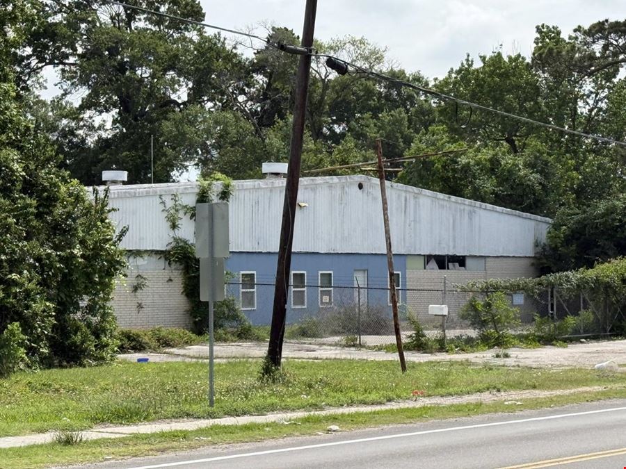 1922 W MAIN ST BAYTOWN TX- 6,250sf Flex Bldg, 0.88 Acre