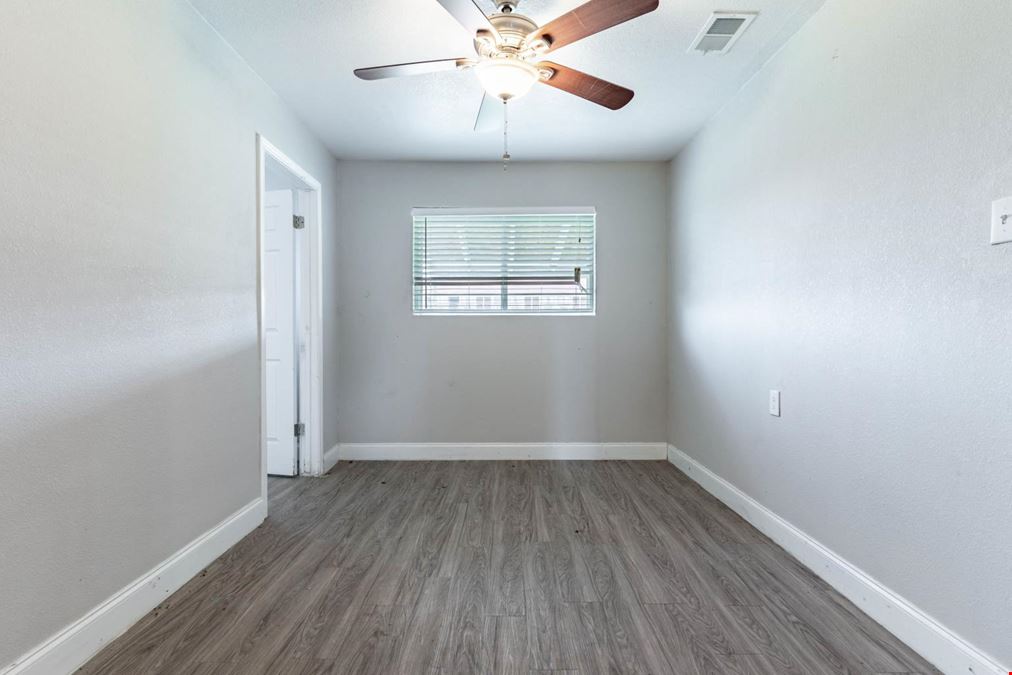 Office/Retail Suites on Interstate 30