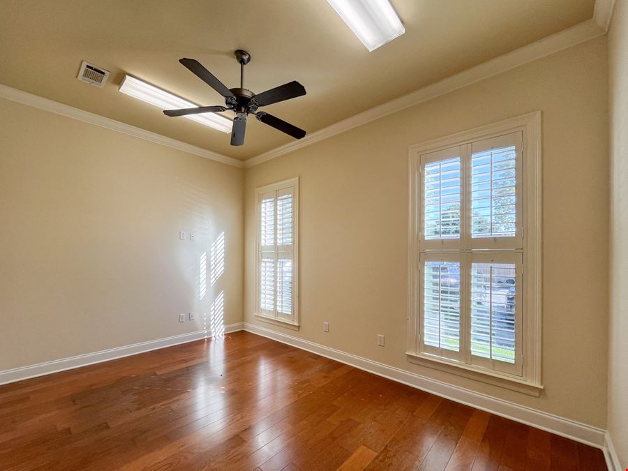 Gonzales Garden Office Ideal for Owner Occupant or Investor