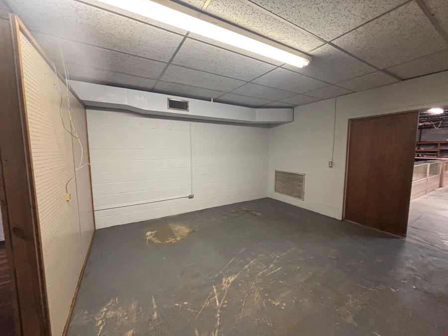 2,752 SF Service Retail Opportunity