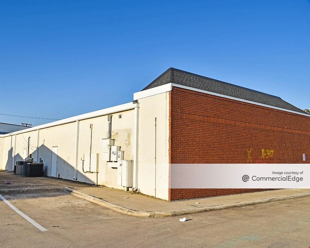 Lake Park Plaza