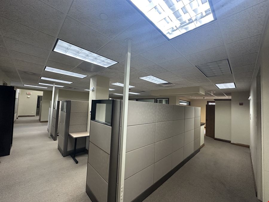 Lincolnshire Second Floor Office Suite
