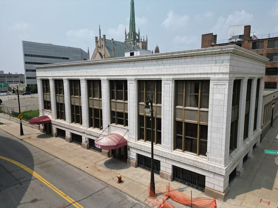 610 West Congress