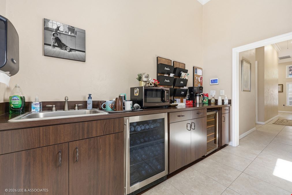 5215 SW 91st Ter - Haile Village Executive Office Suite
