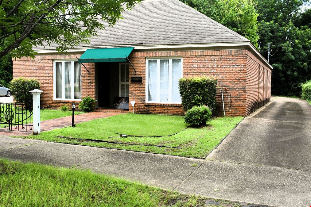 557-559 S. Lawrence St. Office Suites
