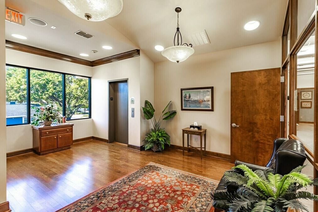 825 E Main