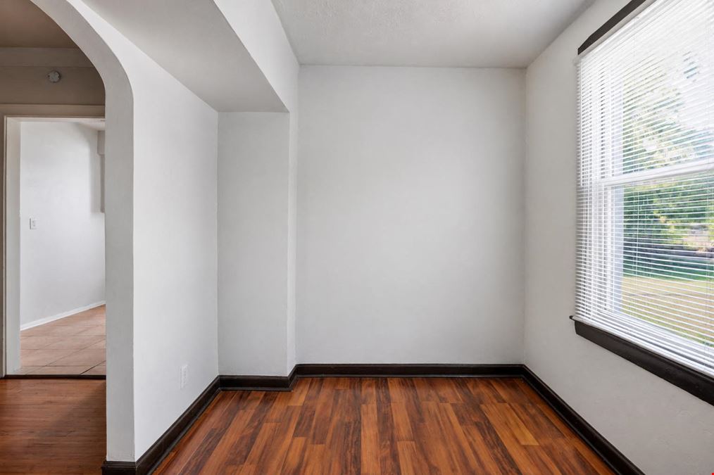 1528 E 74TH PL | 6 Unit Multifamily