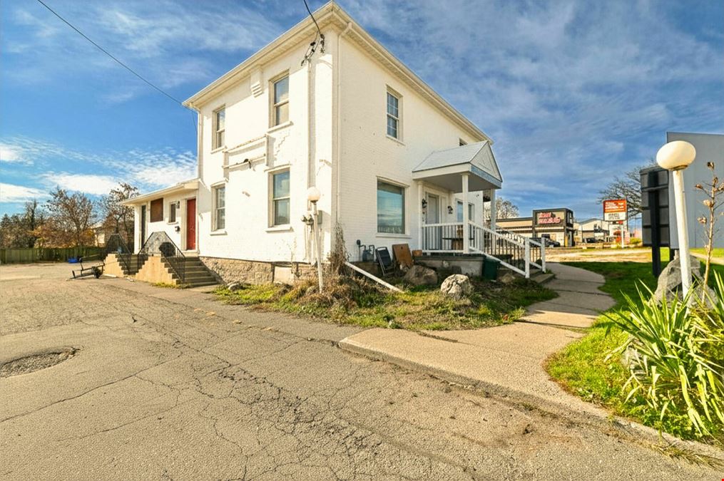 200 Dundas Street S.