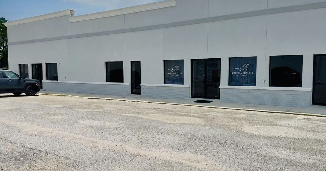 Newly Renovated Shopping Plaza Near Buc-ee's