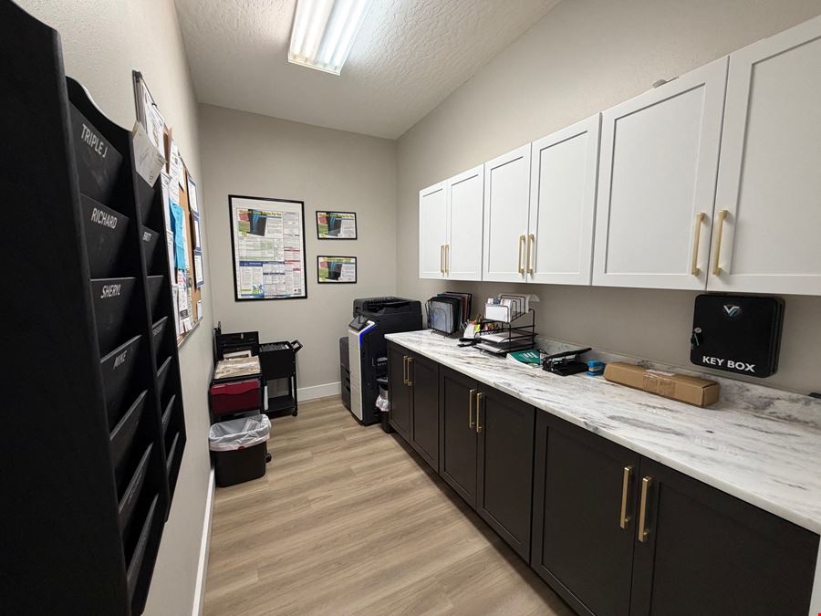 3,200 SF Office Available ~ Ste. A & B ~ Near Eglin AFB