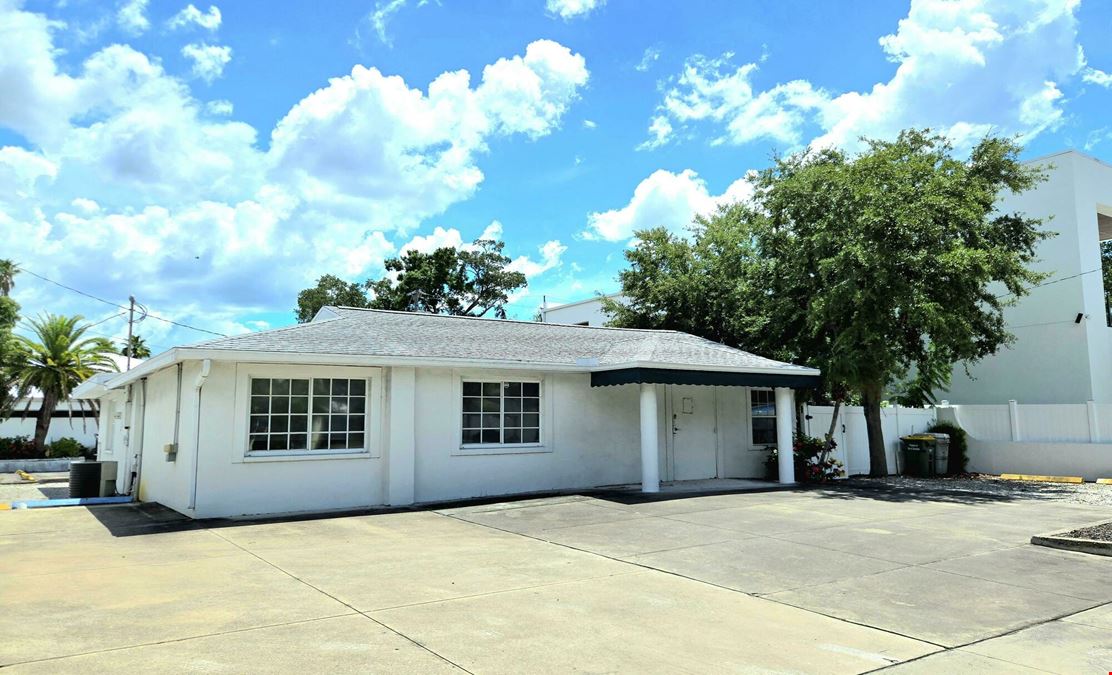 Freestanding Medical Office near Sarasota Memorial!