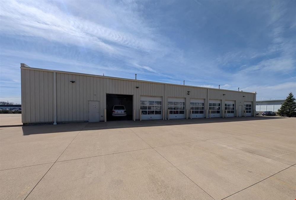 1613 W Pioneer Pkwy