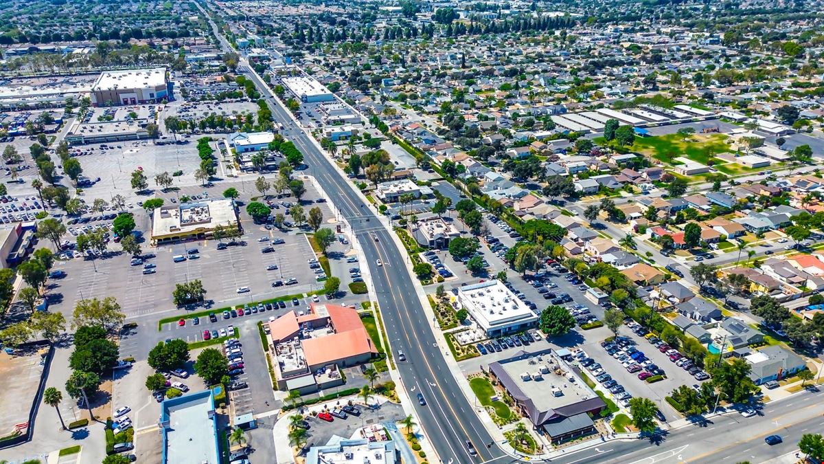 Chipotle + IHOP | Candlewood Shops @ Lakewood Center | NNN Credit