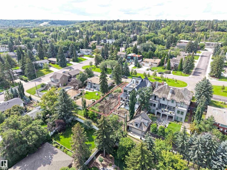 FULLY SERVICED WALKOUT LOT