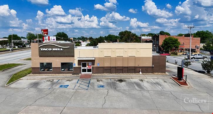 ±3,368-SF Freestanding Restaurant in the Heart of Downtown Clinton