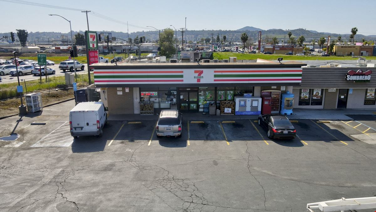 Investment Opportunity - 7-Eleven Anchored Center with Gas