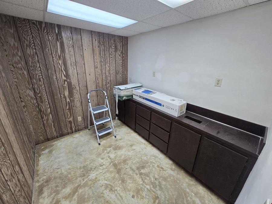 FOR LEASE: Professional office 1,100 SQFT
